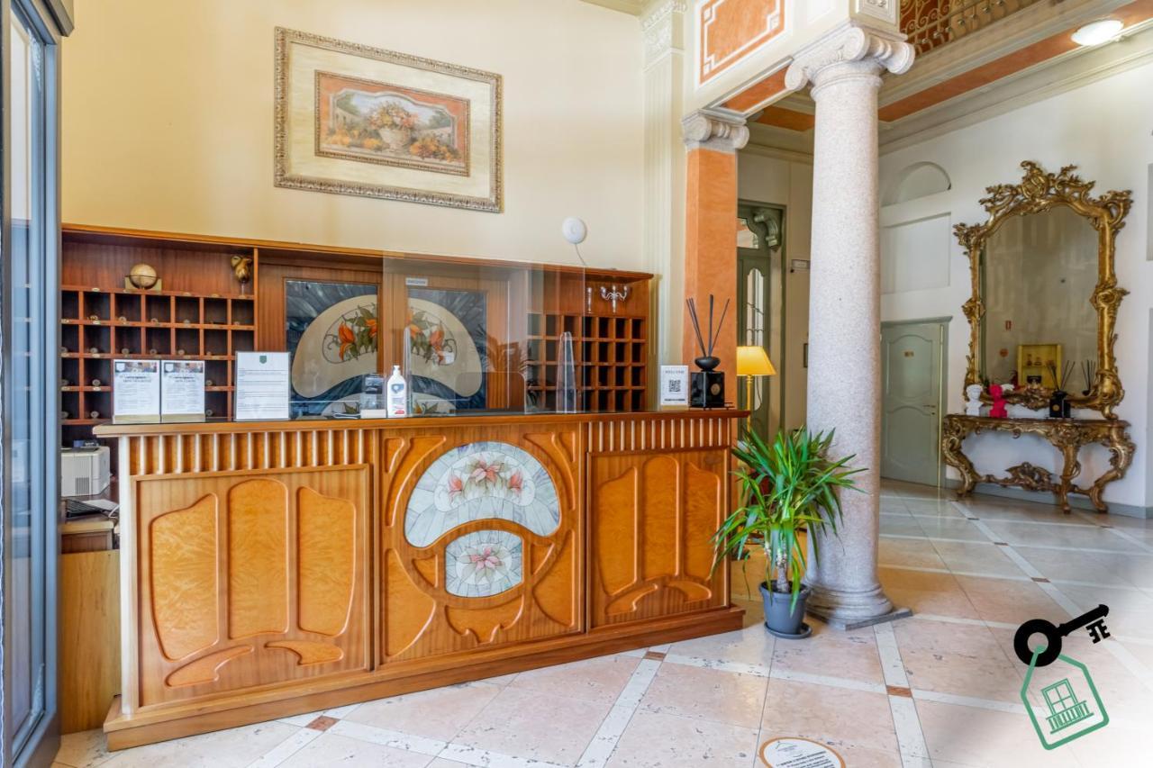 Hotel Rooms Lago Maggiore Verbania Ngoại thất bức ảnh